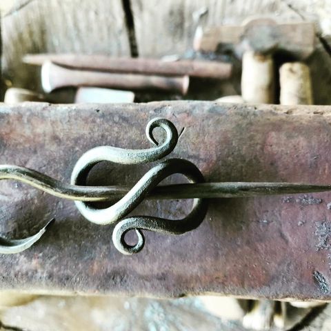Cloak pin, photo 2