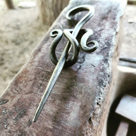 Cloak pin